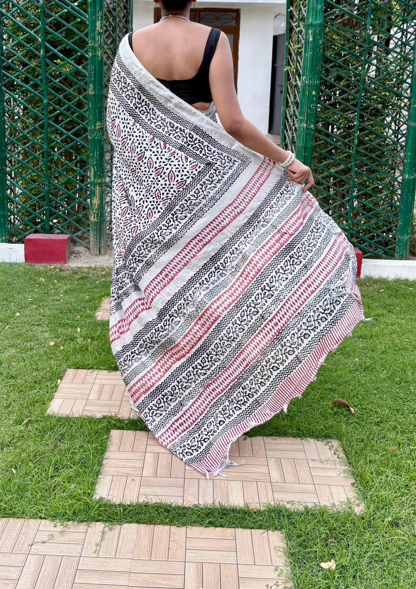 Vritti- White Linen Cotton Saree